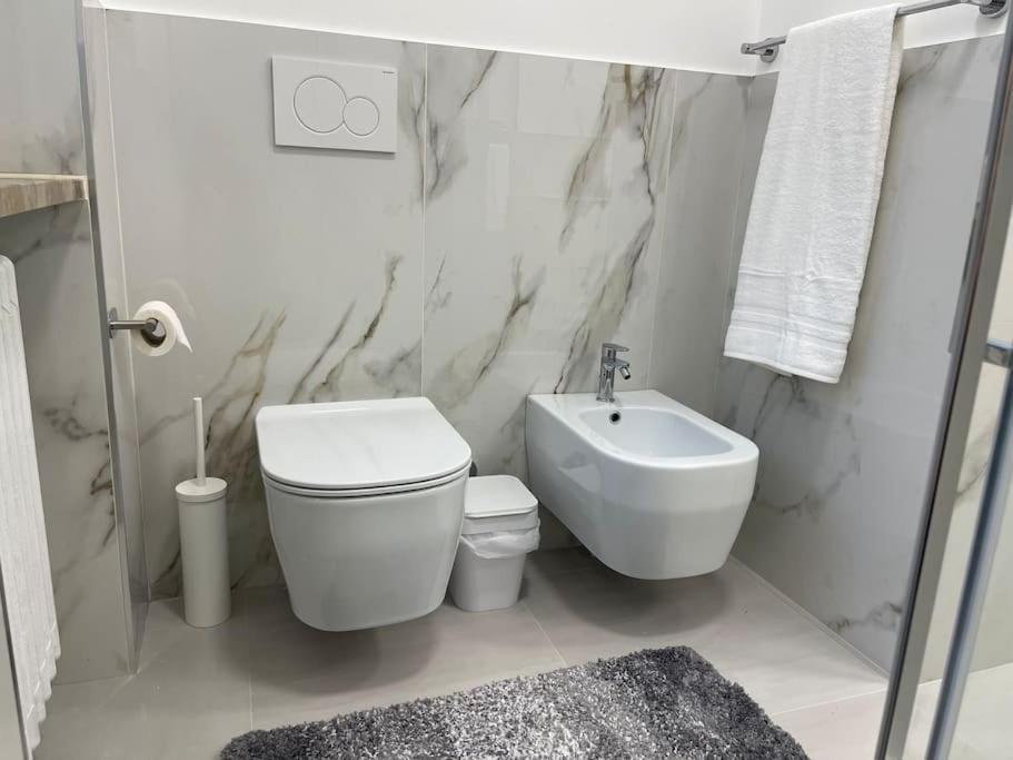 Luxury 1 Bedroom Apartment, Close To San Siro, Fiera And 10 Min Metro To Duomo Milano Exteriör bild