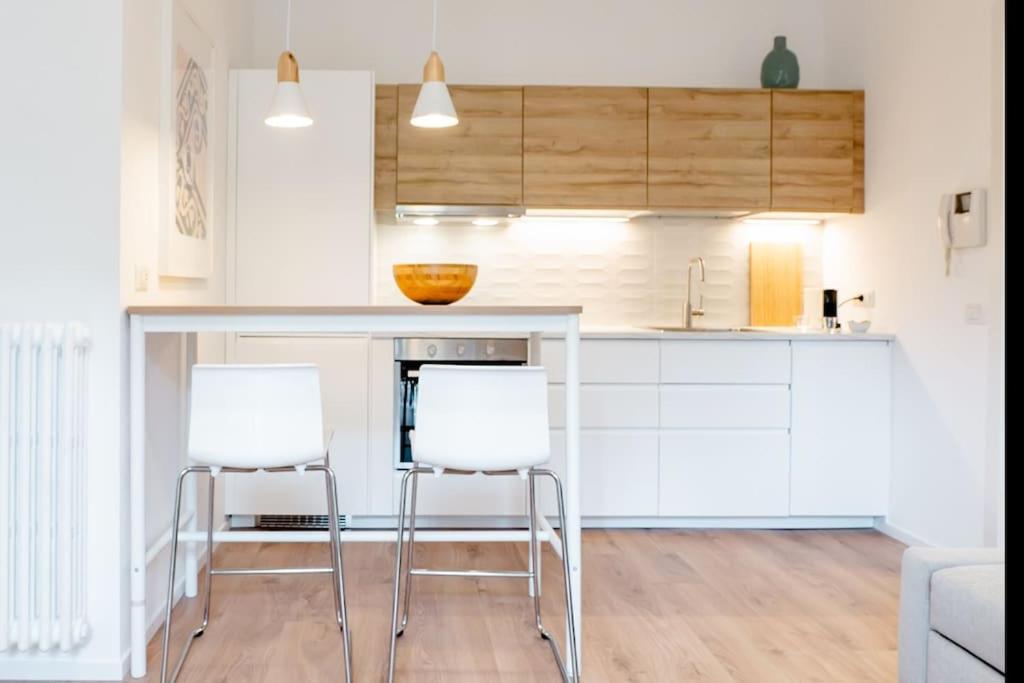 Luxury 1 Bedroom Apartment, Close To San Siro, Fiera And 10 Min Metro To Duomo Milano Exteriör bild
