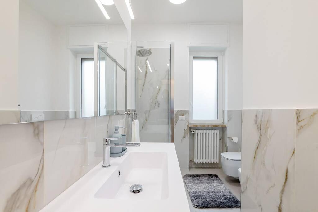 Luxury 1 Bedroom Apartment, Close To San Siro, Fiera And 10 Min Metro To Duomo Milano Exteriör bild
