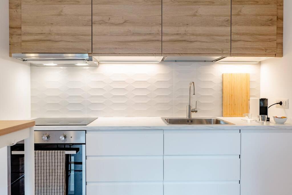 Luxury 1 Bedroom Apartment, Close To San Siro, Fiera And 10 Min Metro To Duomo Milano Exteriör bild