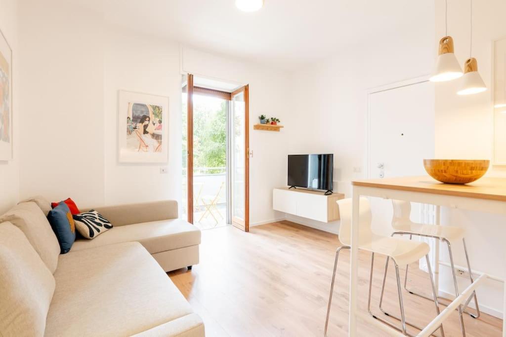 Luxury 1 Bedroom Apartment, Close To San Siro, Fiera And 10 Min Metro To Duomo Milano Exteriör bild