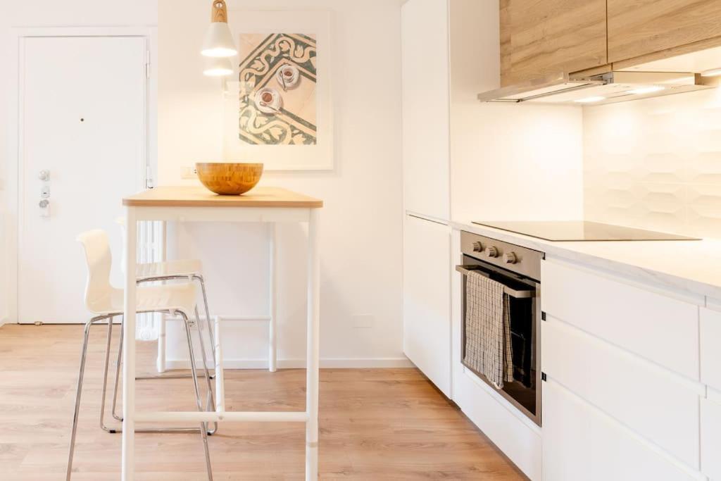 Luxury 1 Bedroom Apartment, Close To San Siro, Fiera And 10 Min Metro To Duomo Milano Exteriör bild